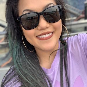 Meet your Posher, Lois